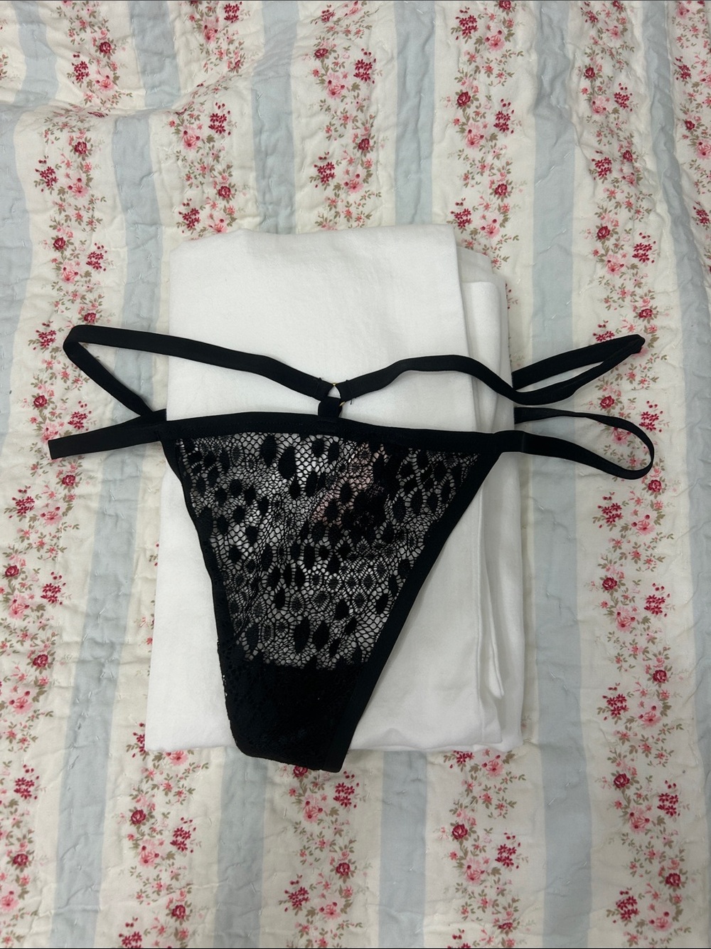 NWT BUNDLE of 3 thong panties Victoria’s Secret underwear velvet Swiss dot SZ L - Picture 5 of 11